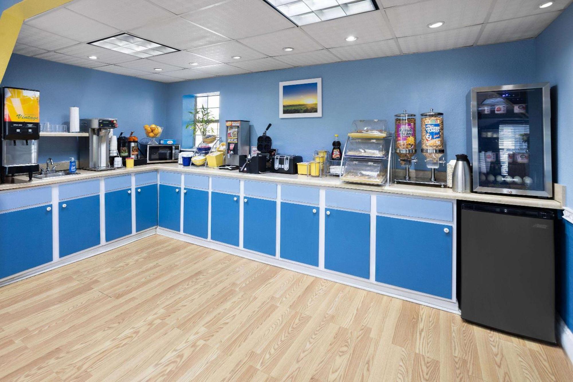 Days Inn By Wyndham Waycross Εξωτερικό φωτογραφία