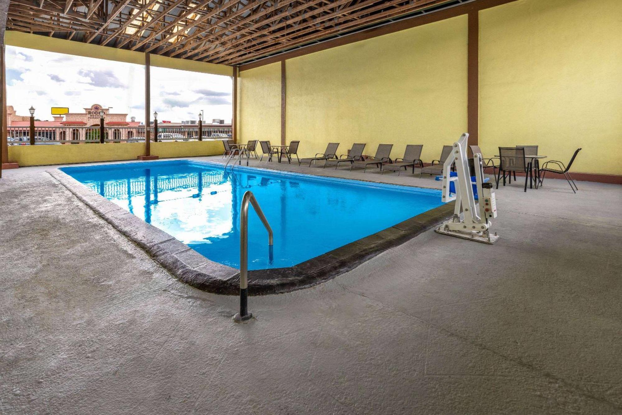 Days Inn By Wyndham Waycross Εξωτερικό φωτογραφία