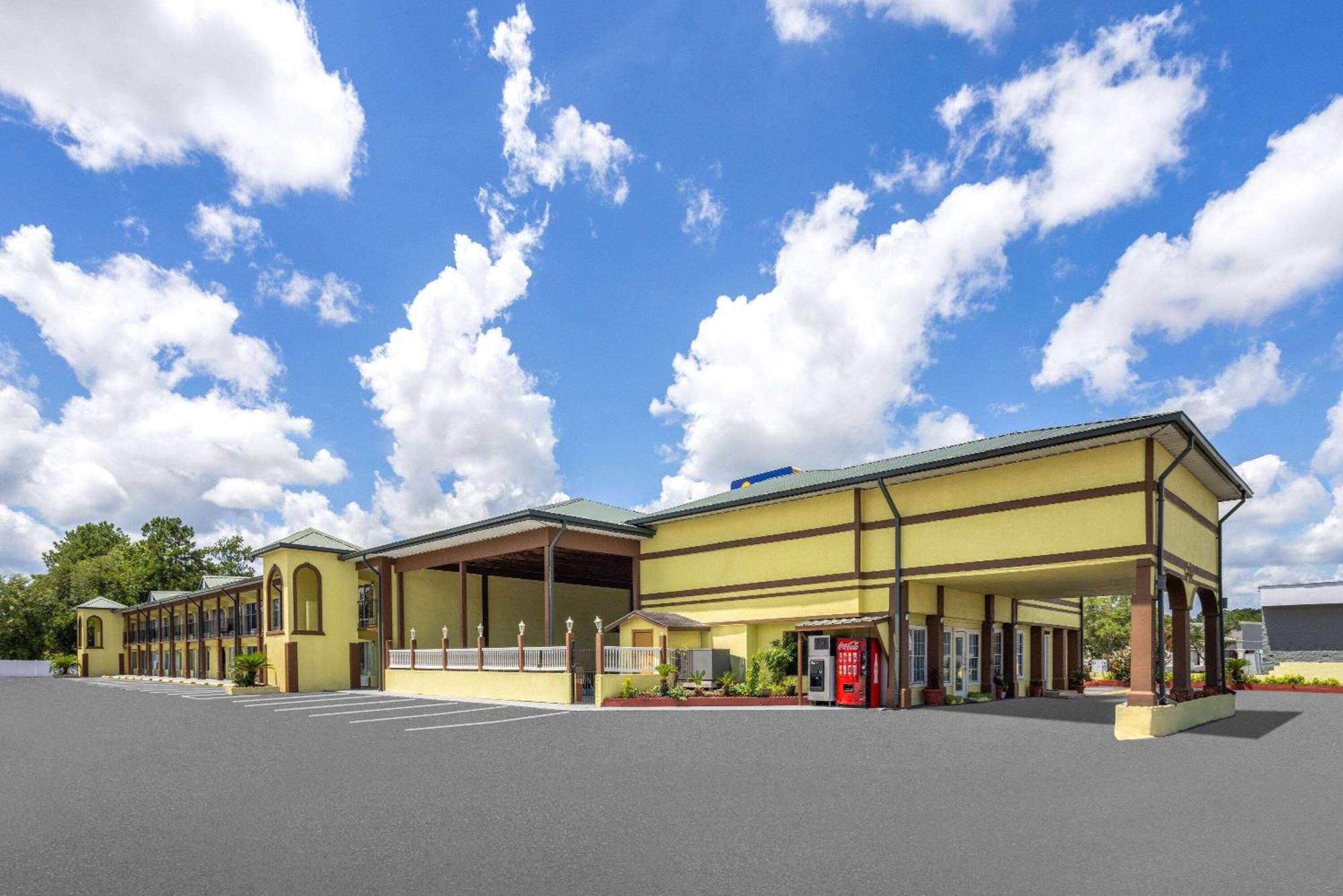 Days Inn By Wyndham Waycross Εξωτερικό φωτογραφία