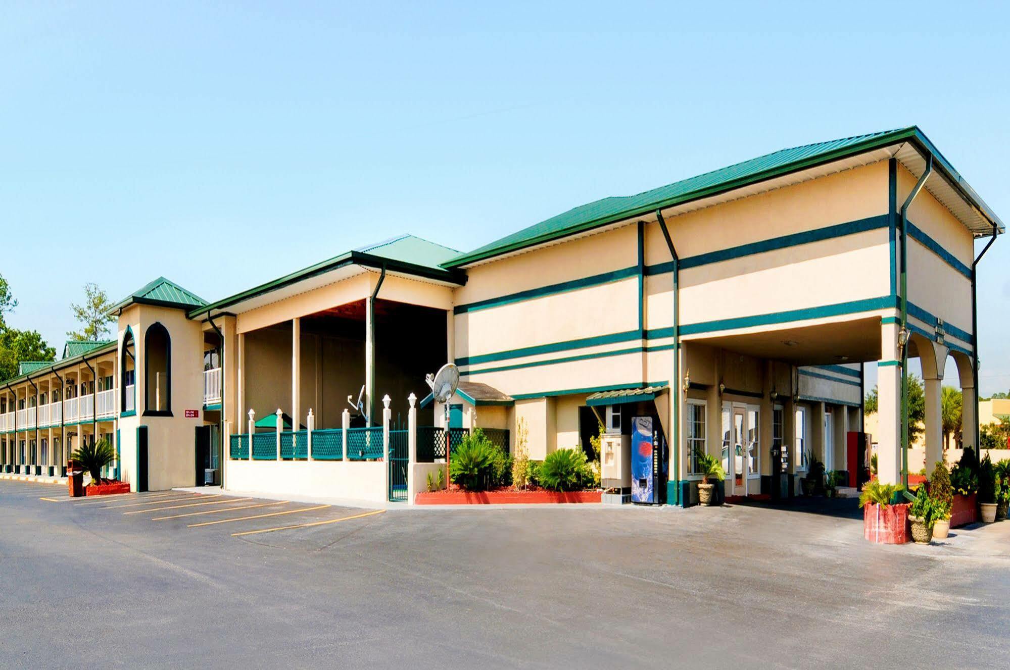 Days Inn By Wyndham Waycross Εξωτερικό φωτογραφία